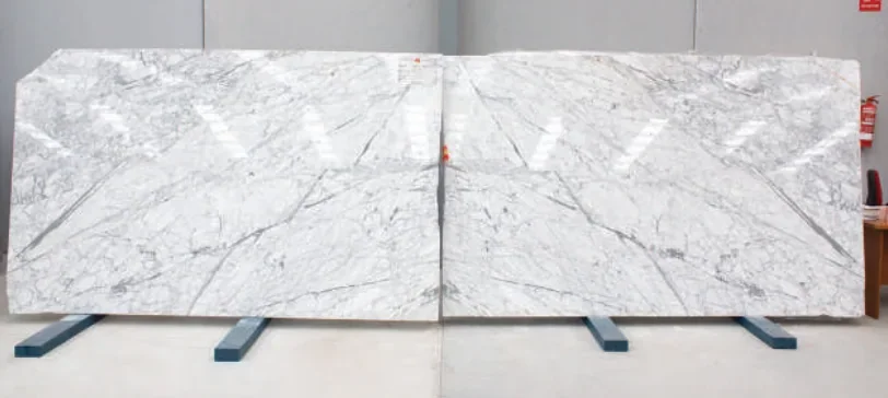 Natural stone slab: Statuarietto