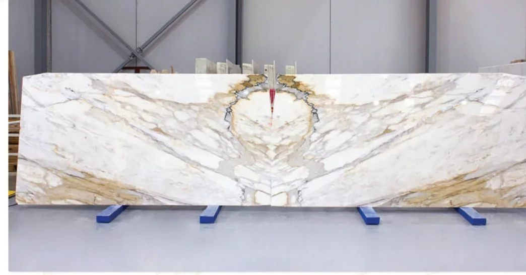Natural stone slab: Calacatta Gold